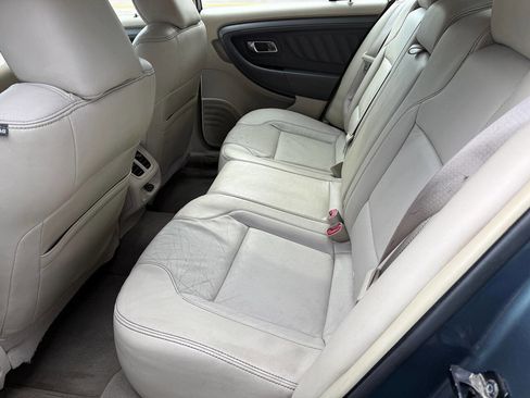 Used 2010 Ford Taurus SEL image 12