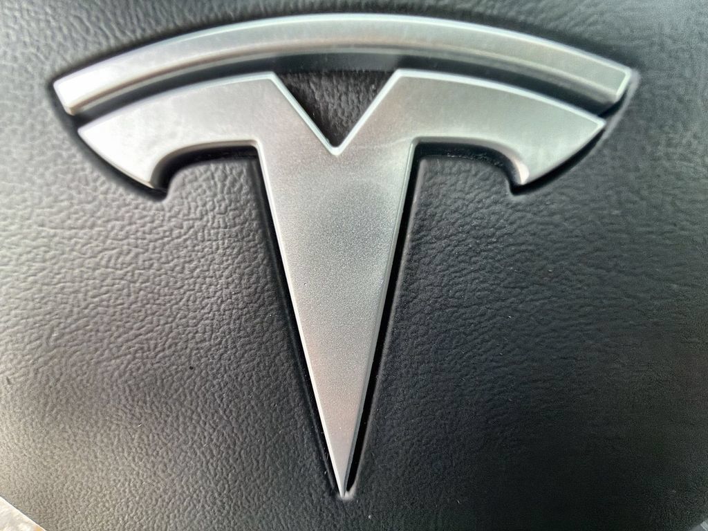 Used 2024 Tesla Model Y Long Range RWD image 15