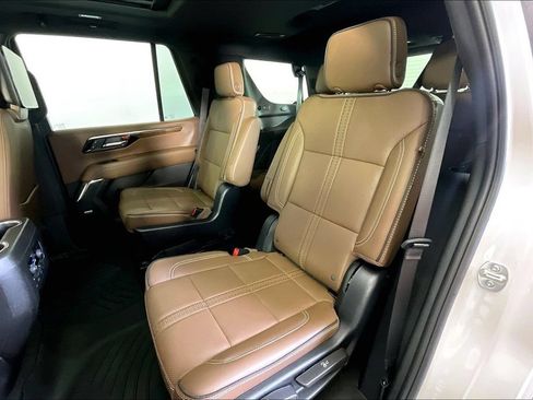 Used 2025 Chevrolet Tahoe High Country AWD/4WD image 36