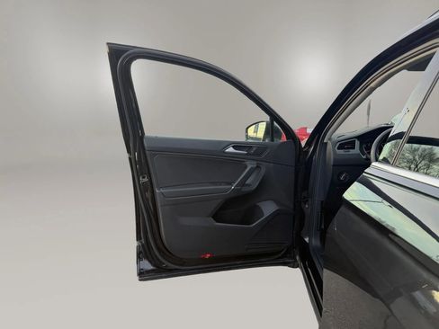 Used 2018 Volkswagen Tiguan SE image 12