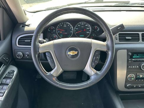 Used 2010 Chevrolet Avalanche LT w/ Luxury Package AWD/4WD image 16