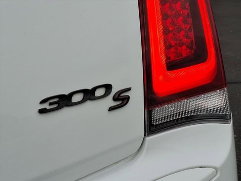 Used 2023 Chrysler 300 S image 9