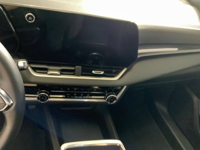 Used 2026 Chevrolet Equinox LT AWD/4WD image 18