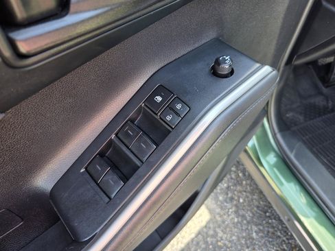 Used 2023 Toyota Highlander L FWD image 17