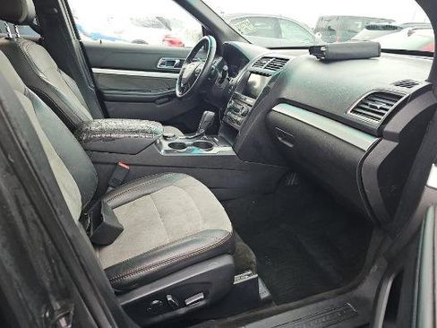 Used 2017 Ford Explorer XLT w/ Equipment Group 202A AWD/4WD image 13