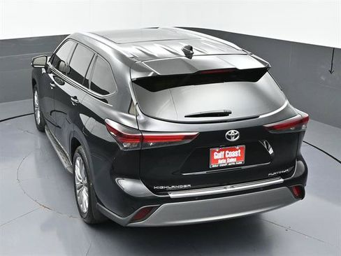 Certified 2024 Toyota Highlander Platinum FWD image 43