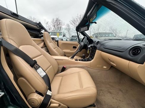 Used 2000 MAZDA MX-5 Miata image 25