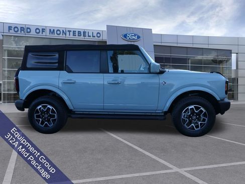 Used 2022 Ford Bronco Outer Banks AWD/4WD image 2