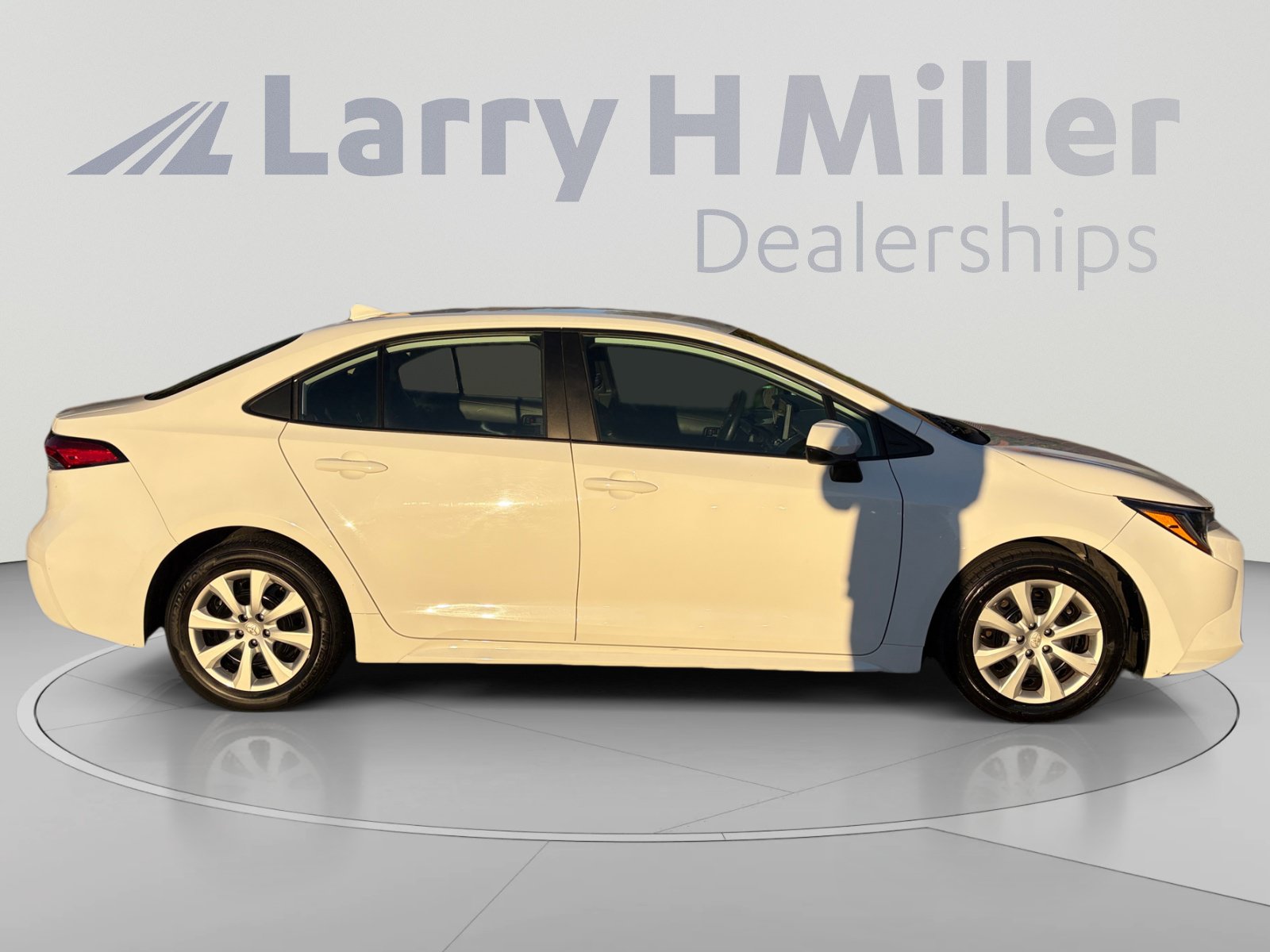 Used 2025 Toyota Corolla LE FWD image 6
