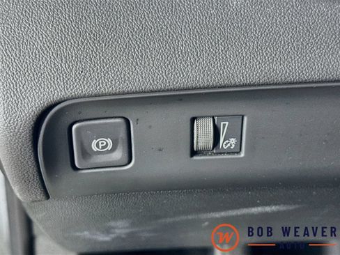 Used 2023 Buick Enclave Essence AWD/4WD image 12