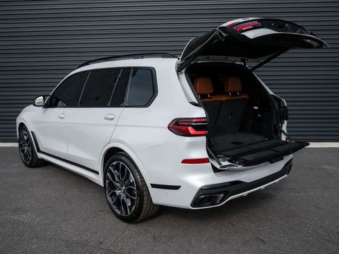 Used 2025 BMW X7 M60i image 34