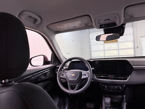 Used 2025 Chevrolet TrailBlazer LT AWD/4WD image 23