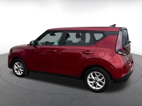 Used 2025 Kia Soul LX w/ LX Technology Package FWD image 9