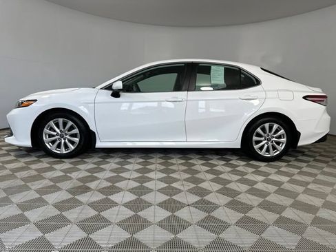 Used 2020 Toyota Camry LE FWD image 11