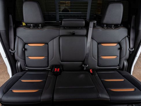 Used 2024 GMC Sierra 1500 AT4 w/ Technology Package image 35