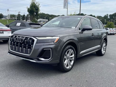 Certified 2025 Audi Q7 3.0T Premium Plus AWD/4WD image 3