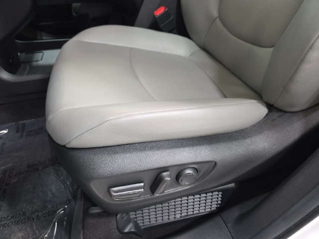 Used 2025 Toyota Sienna XLE FWD image 26