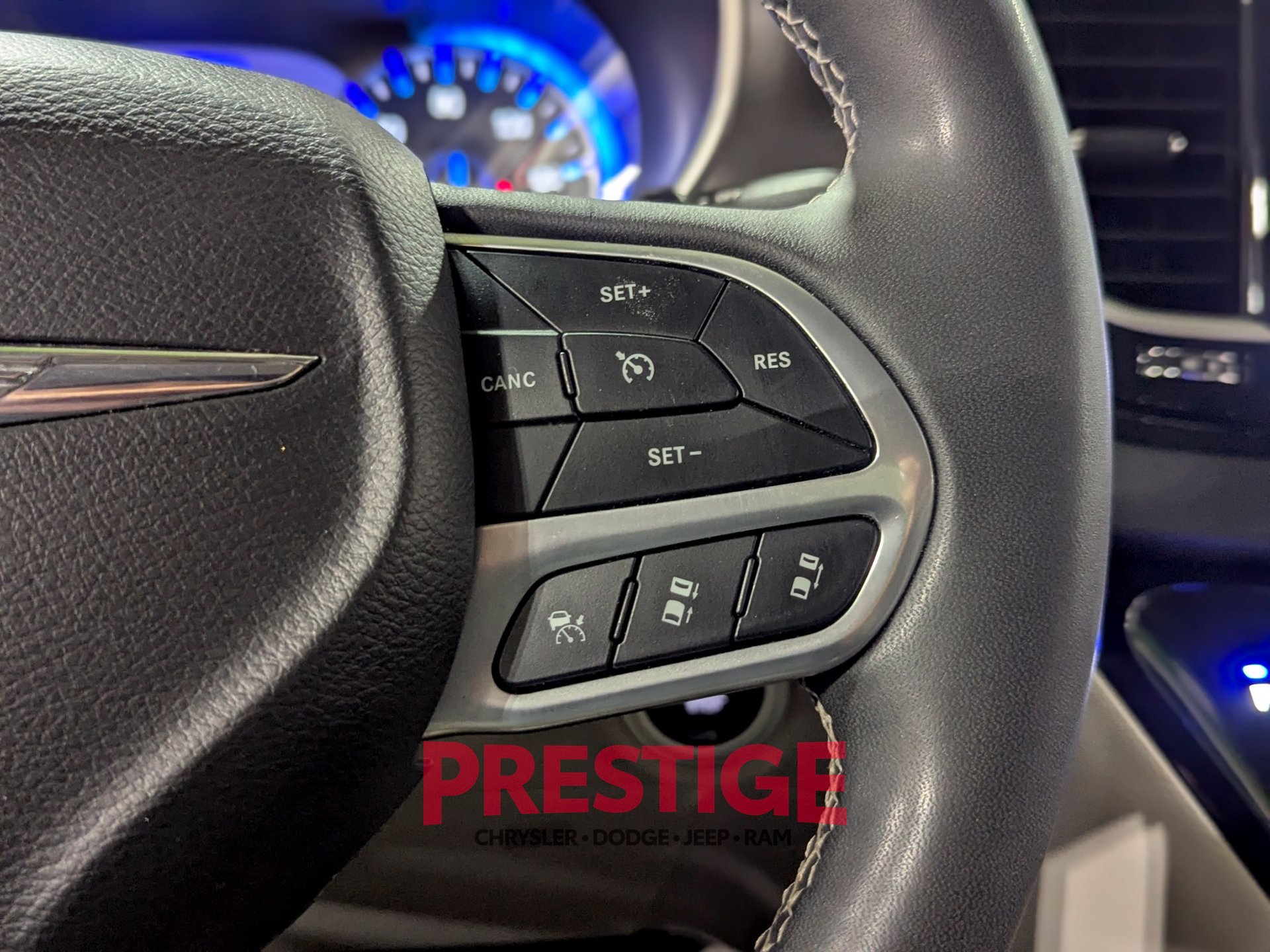 Used 2024 Chrysler Pacifica Touring-L FWD image 18