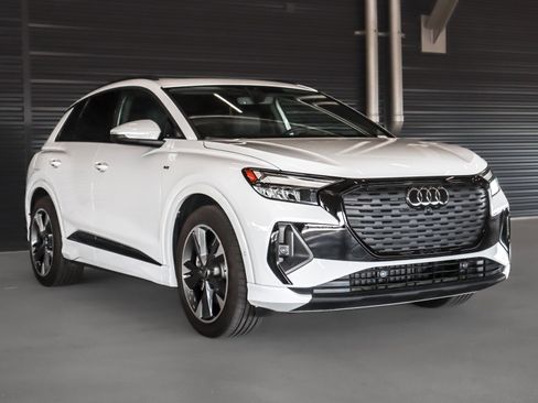 Certified 2024 Audi Q4 e-tron Premium Plus image 8