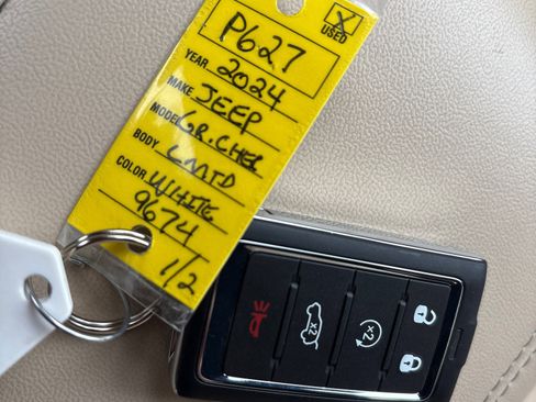 Used 2024 Jeep Grand Cherokee Limited image 24