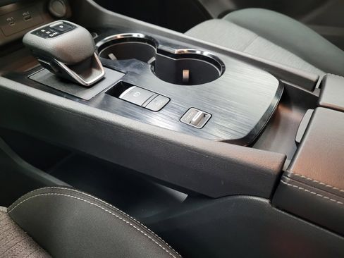 Used 2022 Nissan Rogue SV FWD image 26