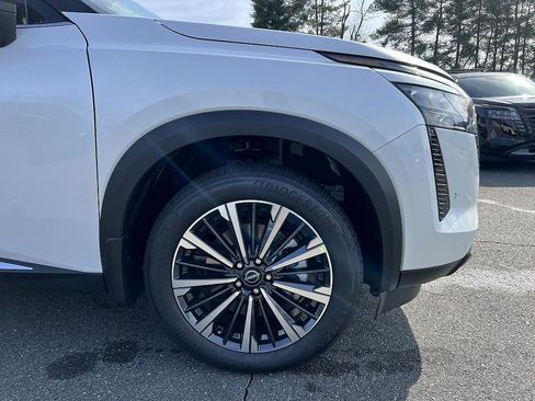 New 2026 Nissan Pathfinder Platinum image 11