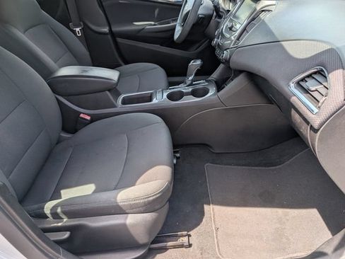 Used 2017 Chevrolet Cruze LT w/ Convenience Package FWD image 27