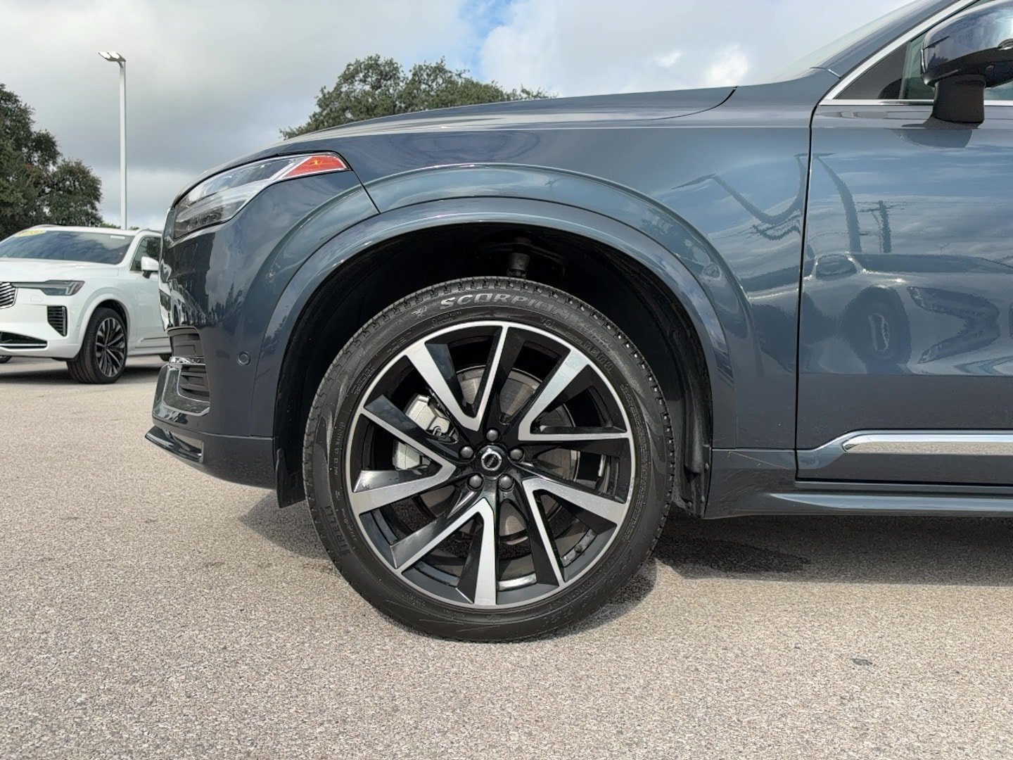 Certified 2024 Volvo XC90 B6 Plus w/ Protection Package Premier AWD/4WD image 10