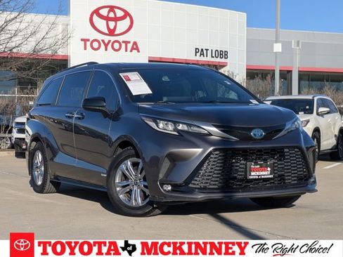 Used 2021 Toyota Sienna XSE w/ XSE Plus Package image 1