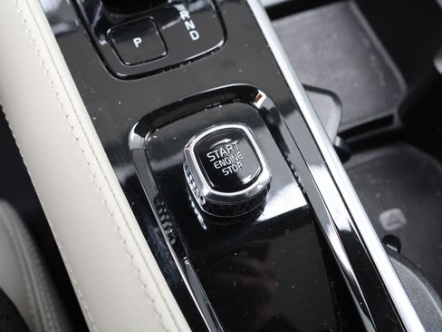 Used 2023 Volvo XC90 B6 Ultimate w/ Protection Package Premier image 28