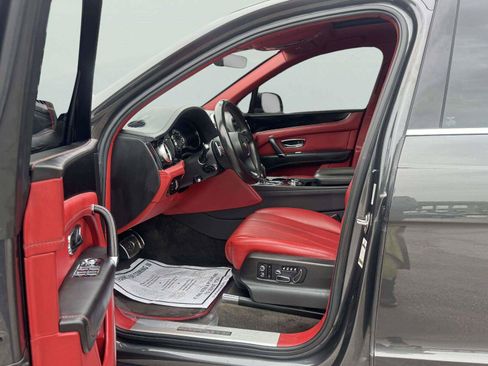 Used 2018 Bentley Bentayga AWD/4WD image 18