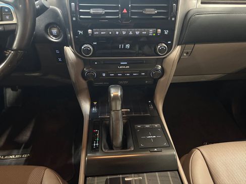 Used 2023 Lexus GX 460 Premium w/ Accessory Package image 12