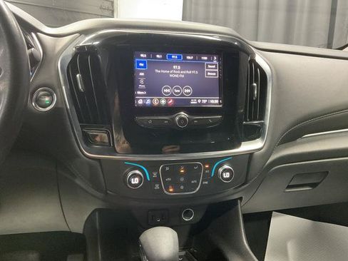 Used 2022 Chevrolet Traverse LT FWD image 27