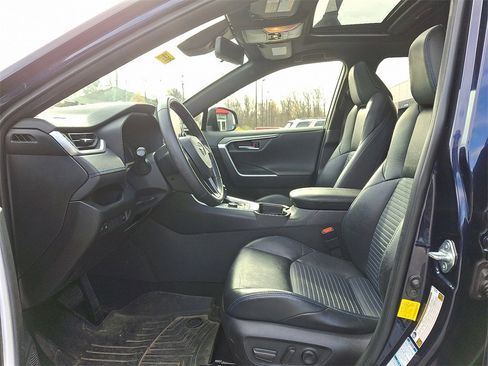 Used 2019 Toyota RAV4 XSE w/ Carpet Mat Package image 13