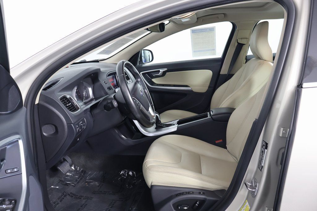 Used 2017 Volvo V60 T5 Premier w/ Convenience Package FWD image 10