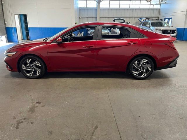 Used 2024 Hyundai Elantra Limited FWD image 6