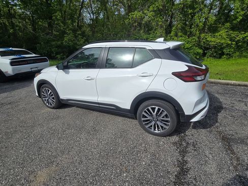 Used 2024 Nissan Kicks SR w/ SR Premium Package FWD image 4