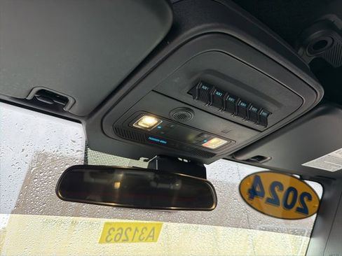 Used 2024 Ford Bronco Badlands image 19