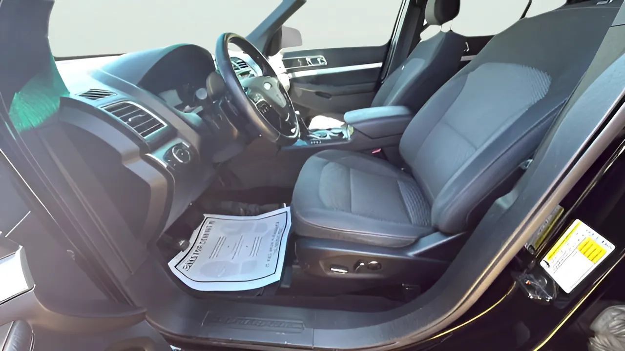 Used 2016 Ford Explorer XLT AWD/4WD image 7