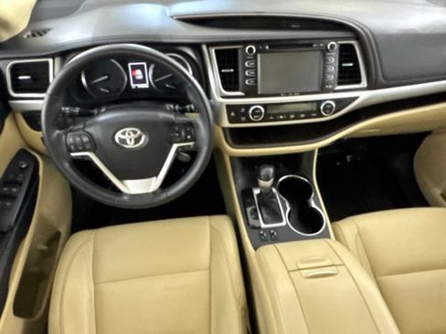 Used 2018 Toyota Highlander XLE AWD/4WD image 22