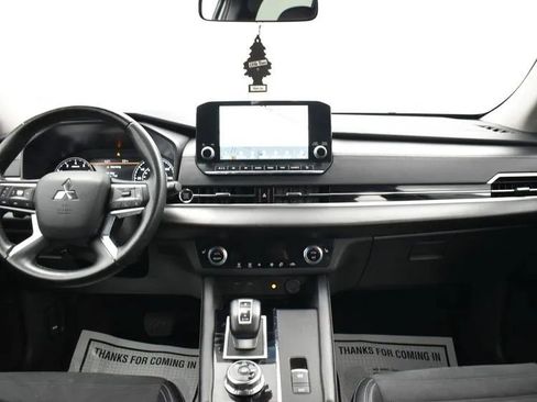 Used 2024 Mitsubishi Outlander FWD image 19