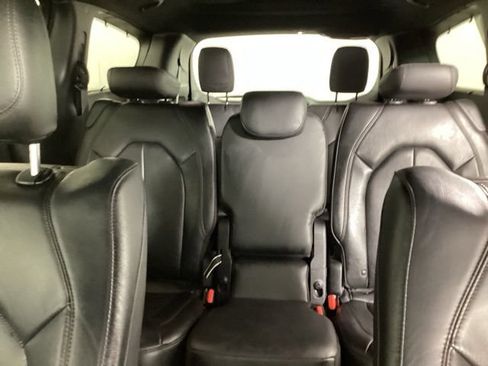 Used 2019 Chrysler Pacifica Touring-L FWD image 31