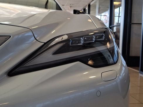 Used 2024 Lexus LS 500 AWD w/ Interior Upgrade Package image 8