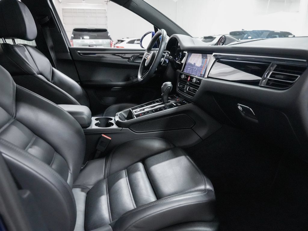Used 2023 Porsche Macan S AWD/4WD image 23