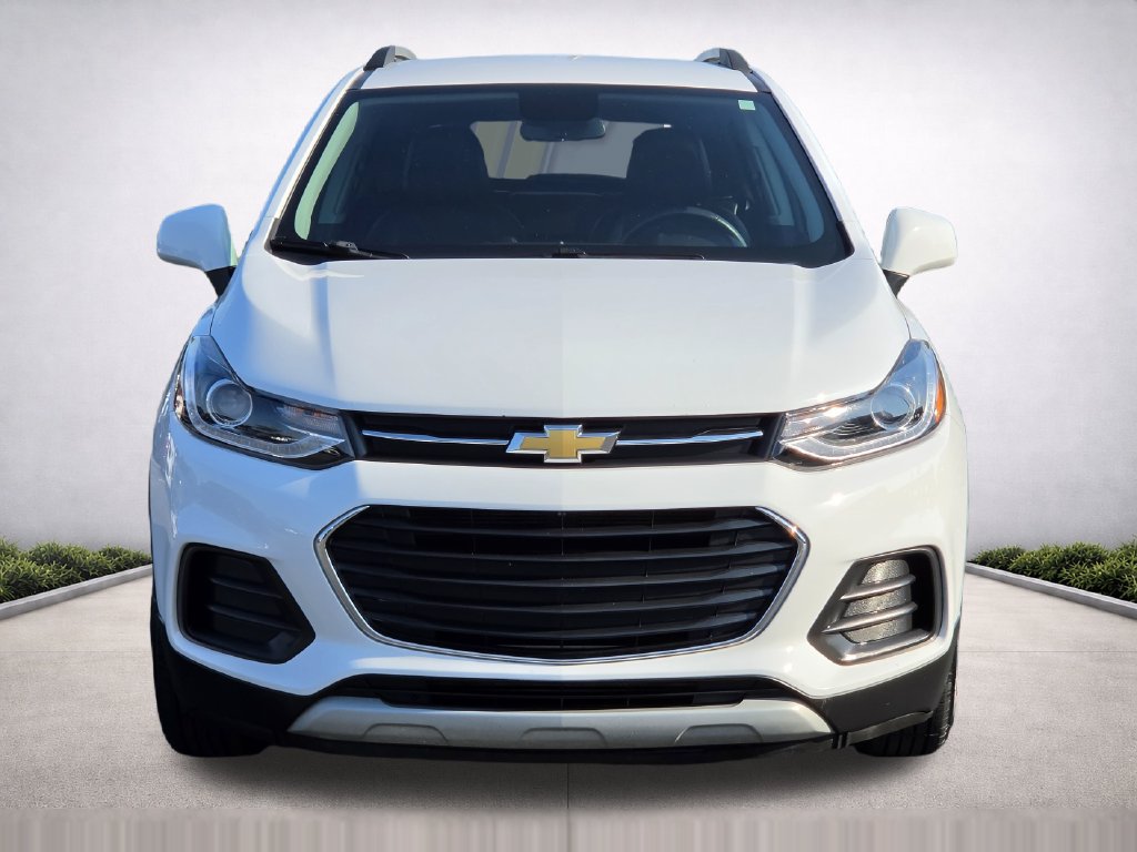 Used 2022 Chevrolet Trax LT w/ LT Convenience Package FWD image 3