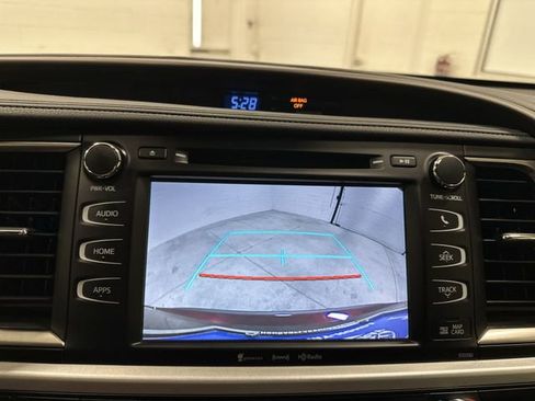 Used 2019 Toyota Highlander XLE image 35