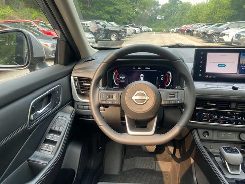 Used 2024 Nissan Rogue Platinum w/ Platinum Premium Package AWD/4WD image 13