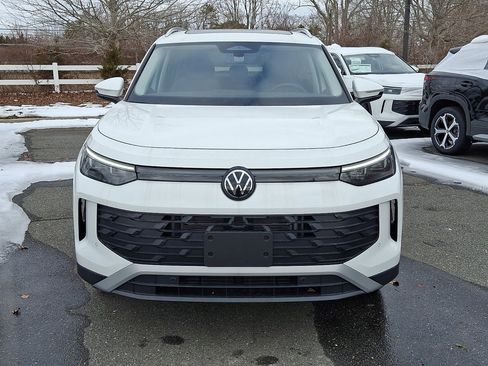 New 2025 Volkswagen Tiguan SE AWD/4WD image 2