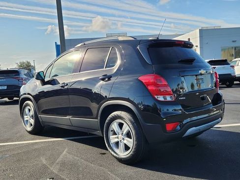Used 2021 Chevrolet Trax LT w/ LT Convenience Package image 3