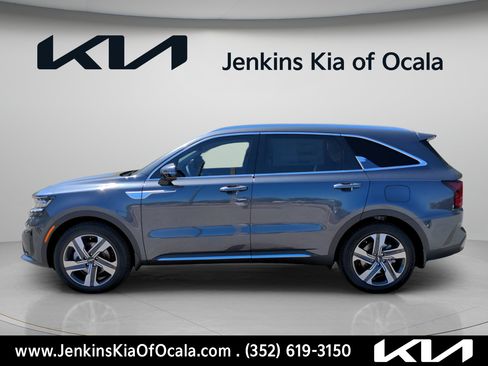 Certified 2023 Kia Sorento SX Prestige w/ Panoramic Sunroof Package AWD/4WD image 7